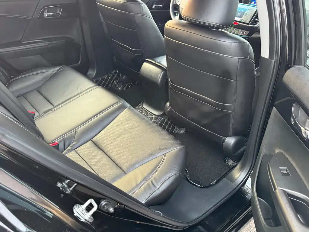 Honda Accord — фото 11