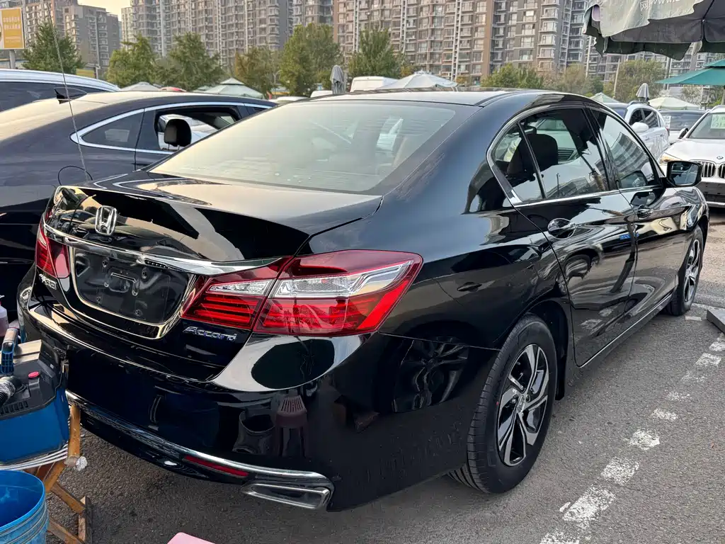 Honda Accord — фото 15