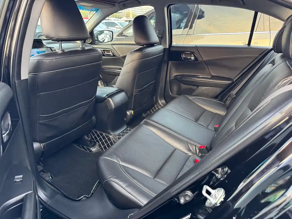 Honda Accord — фото 8