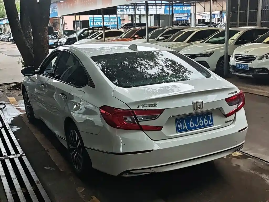 Honda Accord — фото 8