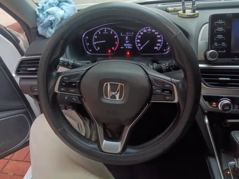 Honda Accord — фото 15