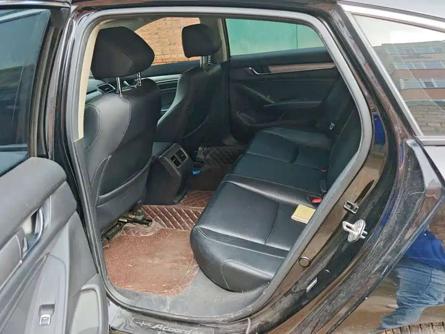 Honda Accord — фото 11