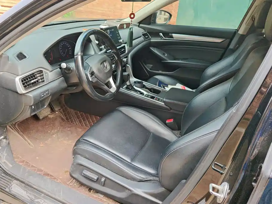Honda Accord — фото 9