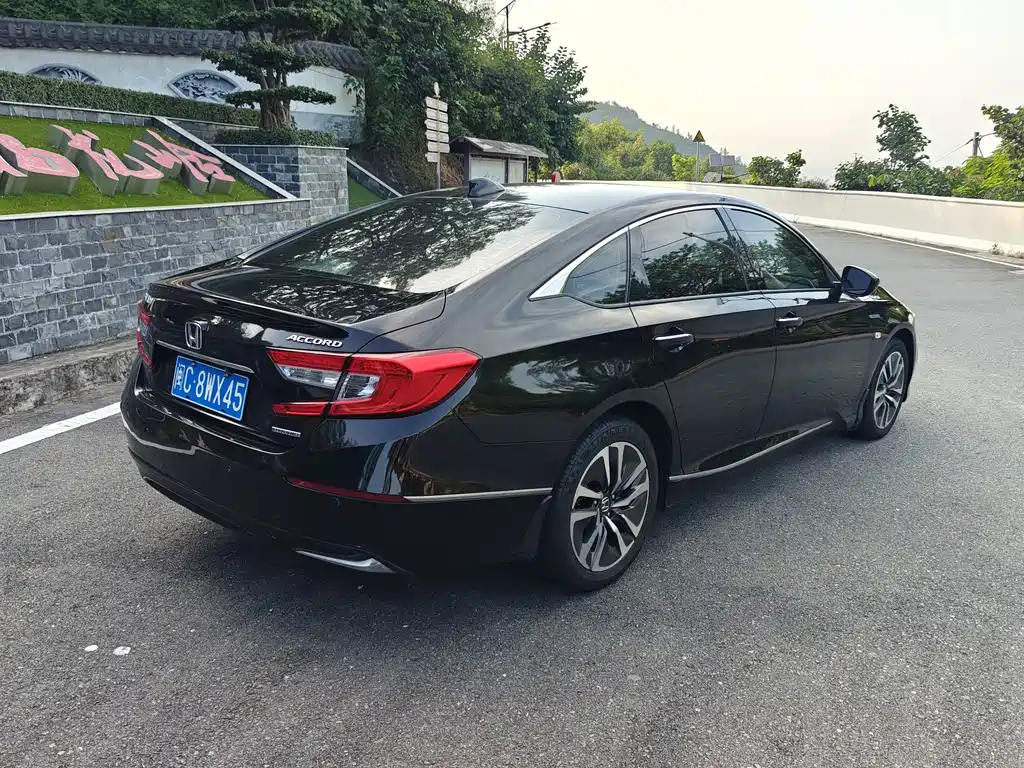 Honda Accord — фото 9