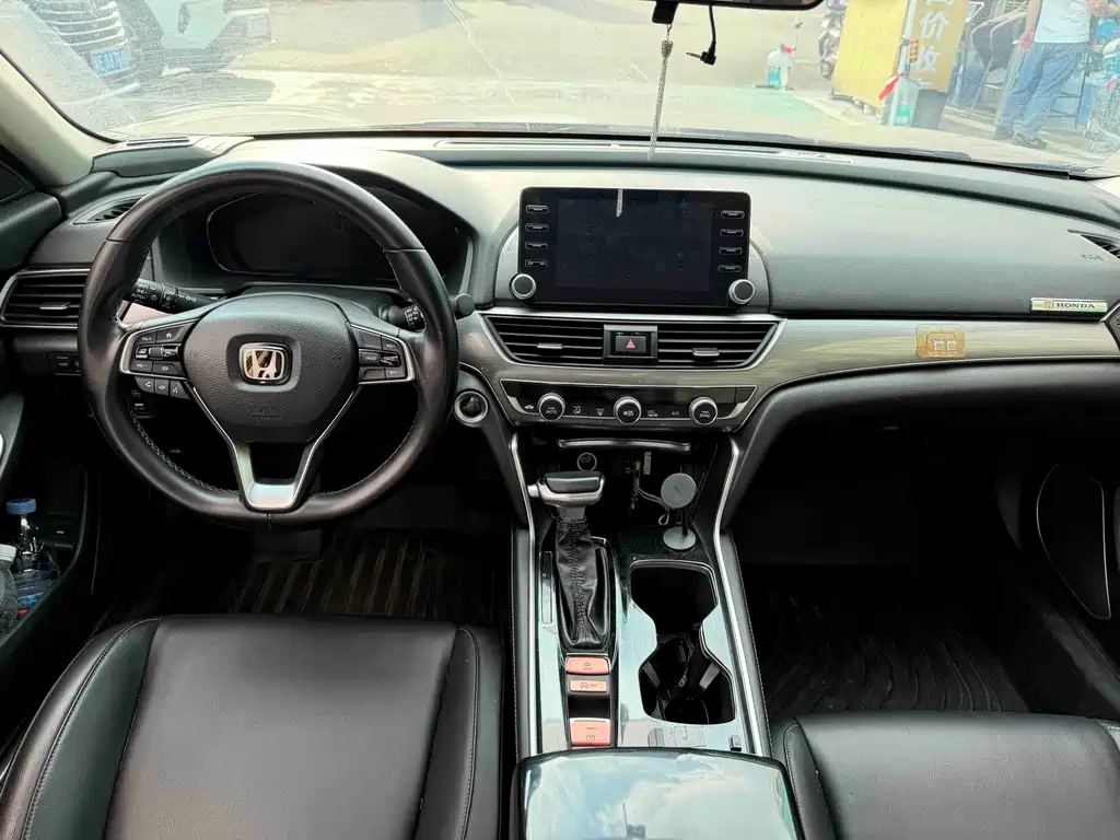 Honda Accord — фото 9