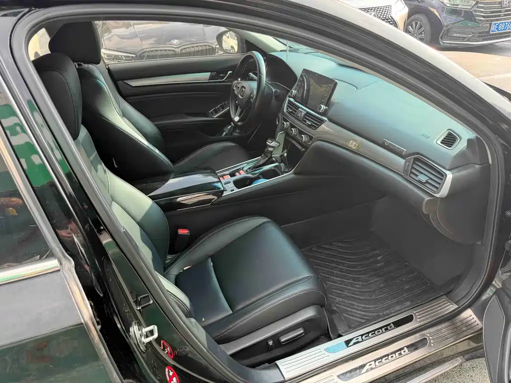 Honda Accord — фото 10