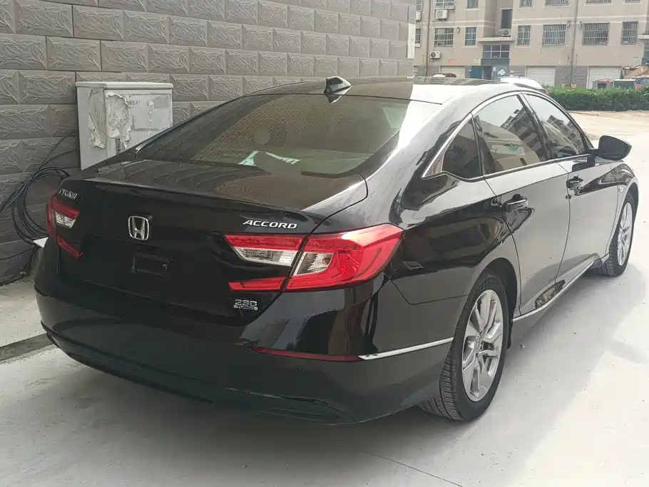 Honda Accord — фото 3