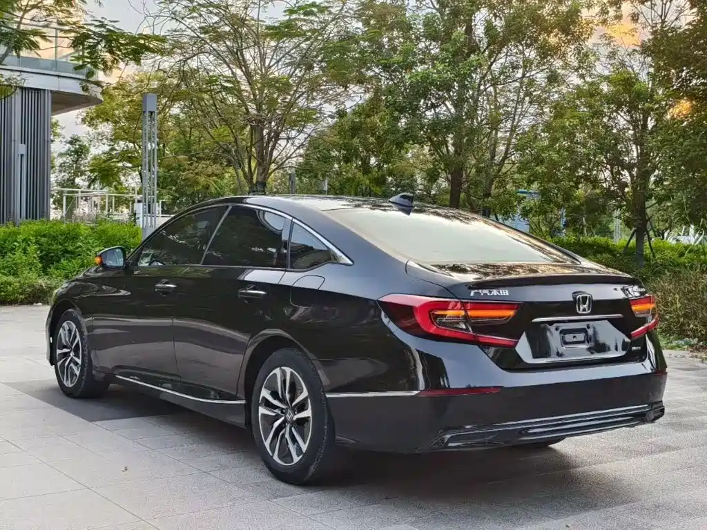 Honda Accord — фото 8