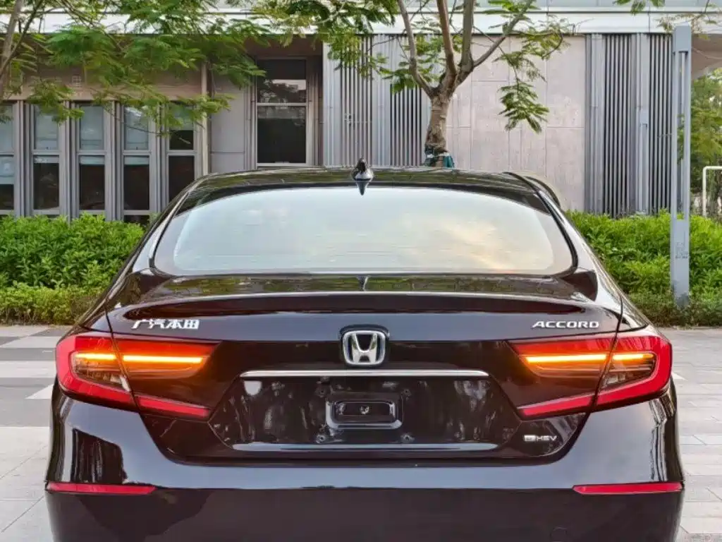 Honda Accord — фото 9