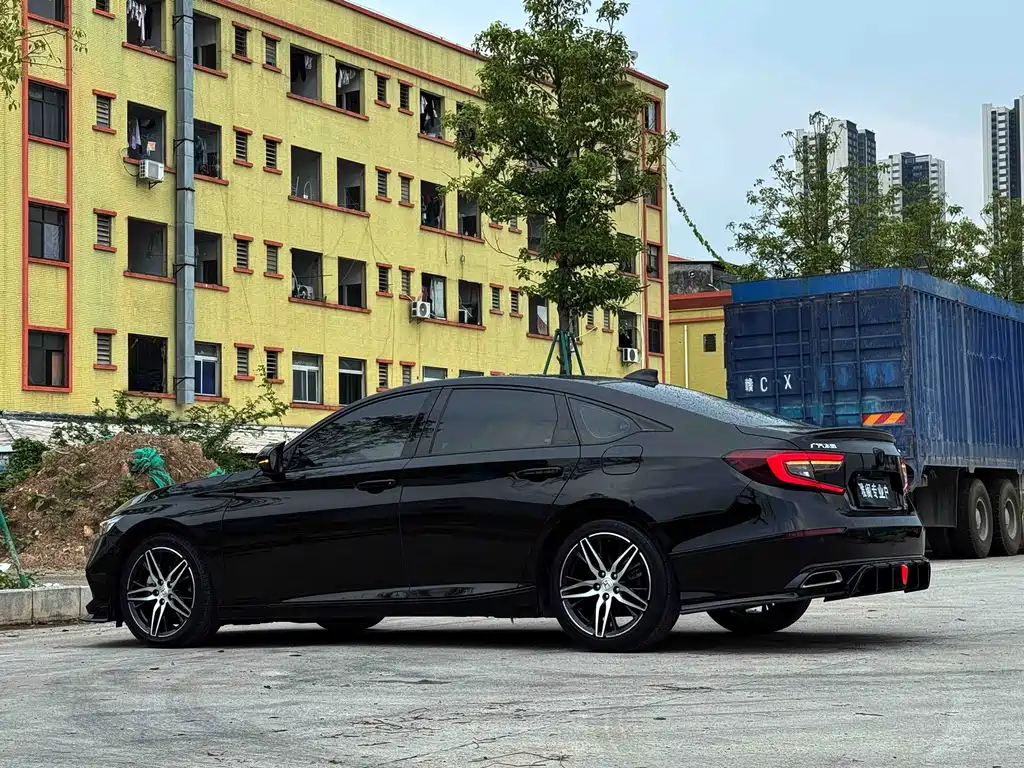 Honda Accord — фото 7