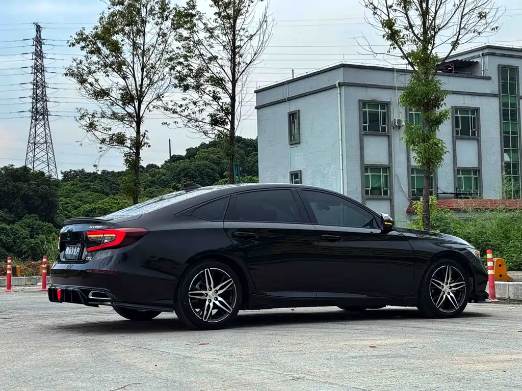 Honda Accord — фото 9