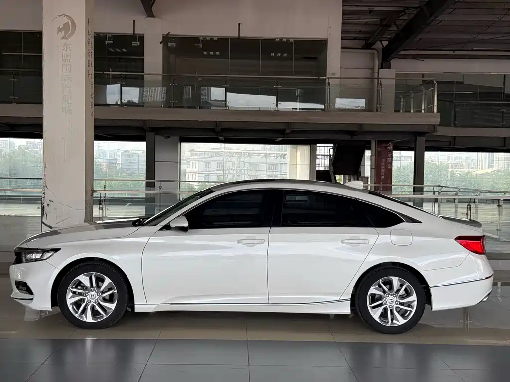 Honda Accord — фото 3