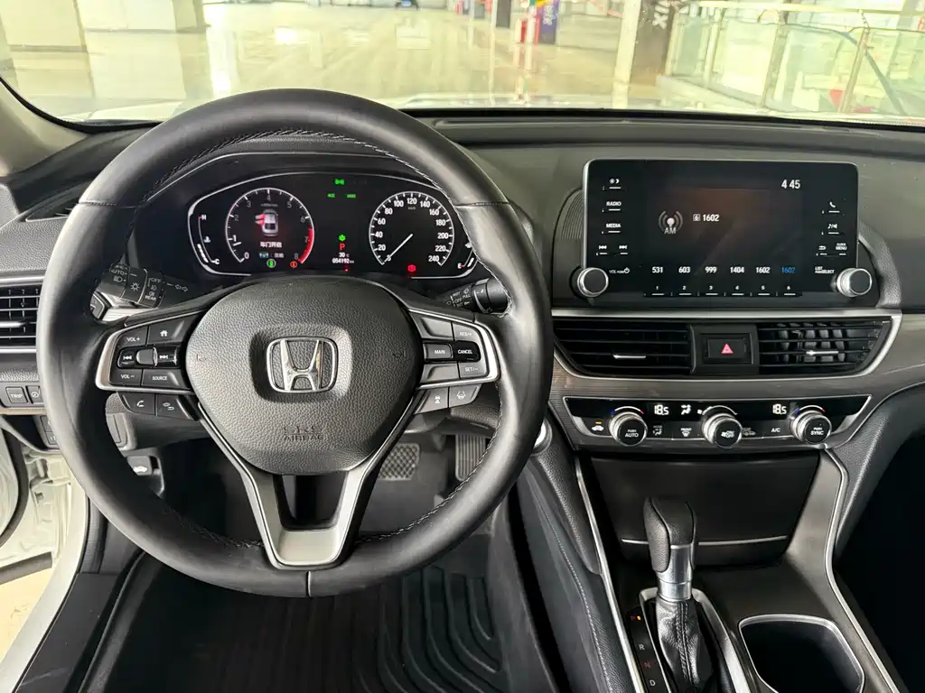 Honda Accord — фото 9