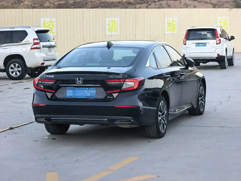 Honda Accord — фото 7