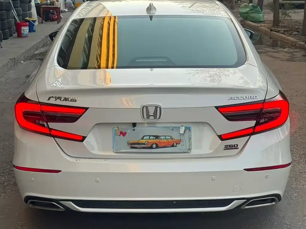 Honda Accord — фото 8