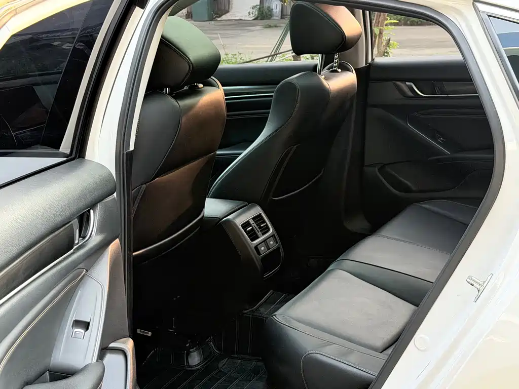Honda Accord — фото 8