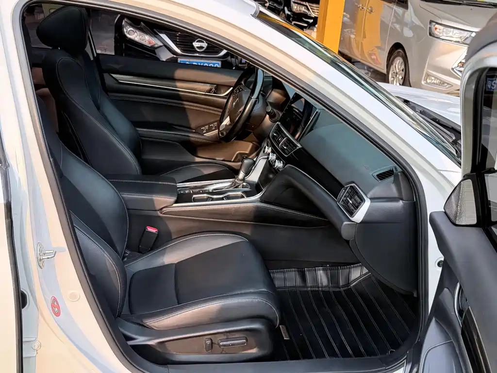 Honda Accord — фото 9