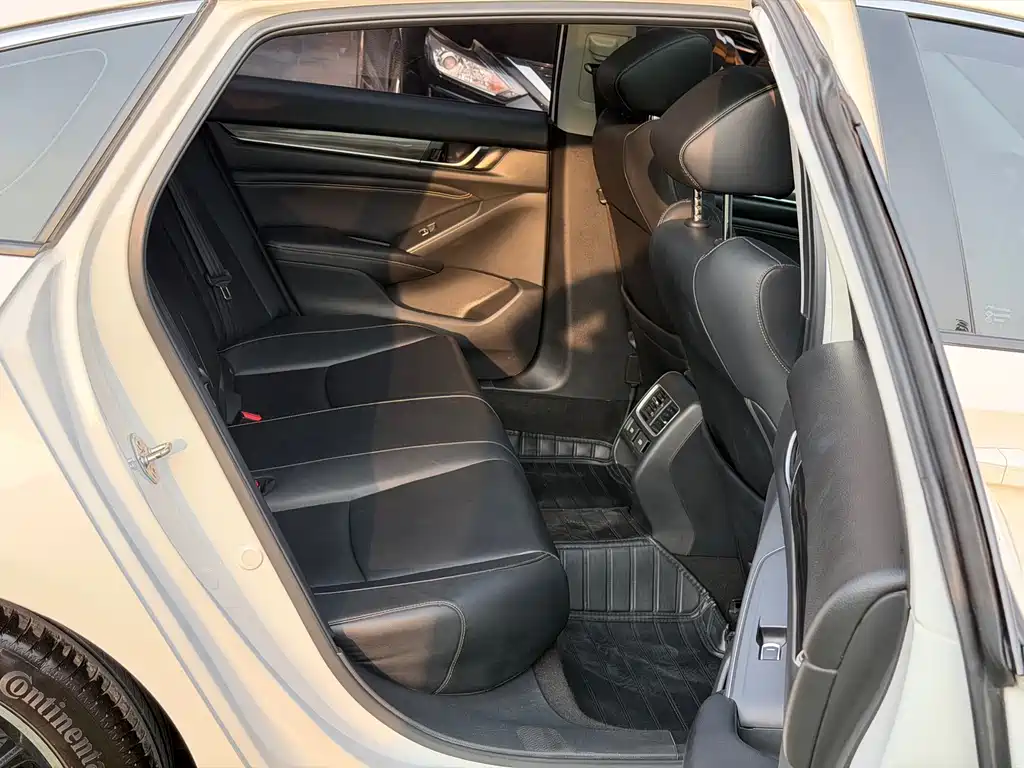 Honda Accord — фото 10