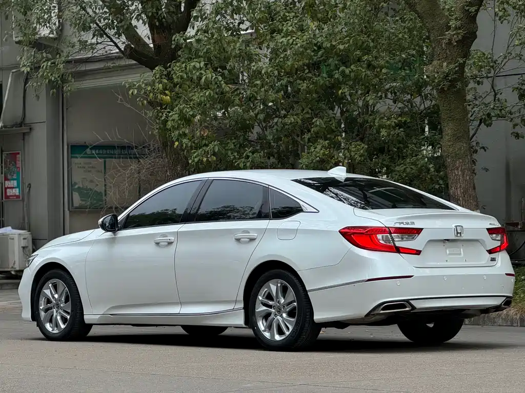 Honda Accord — фото 3