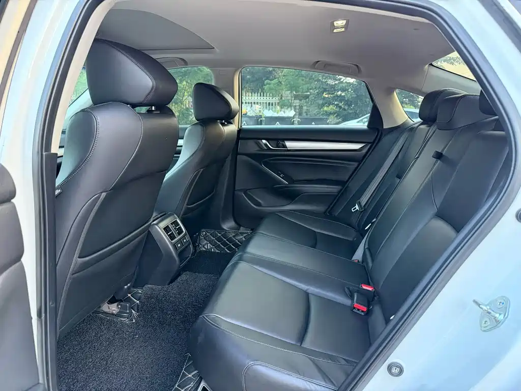Honda Accord — фото 6