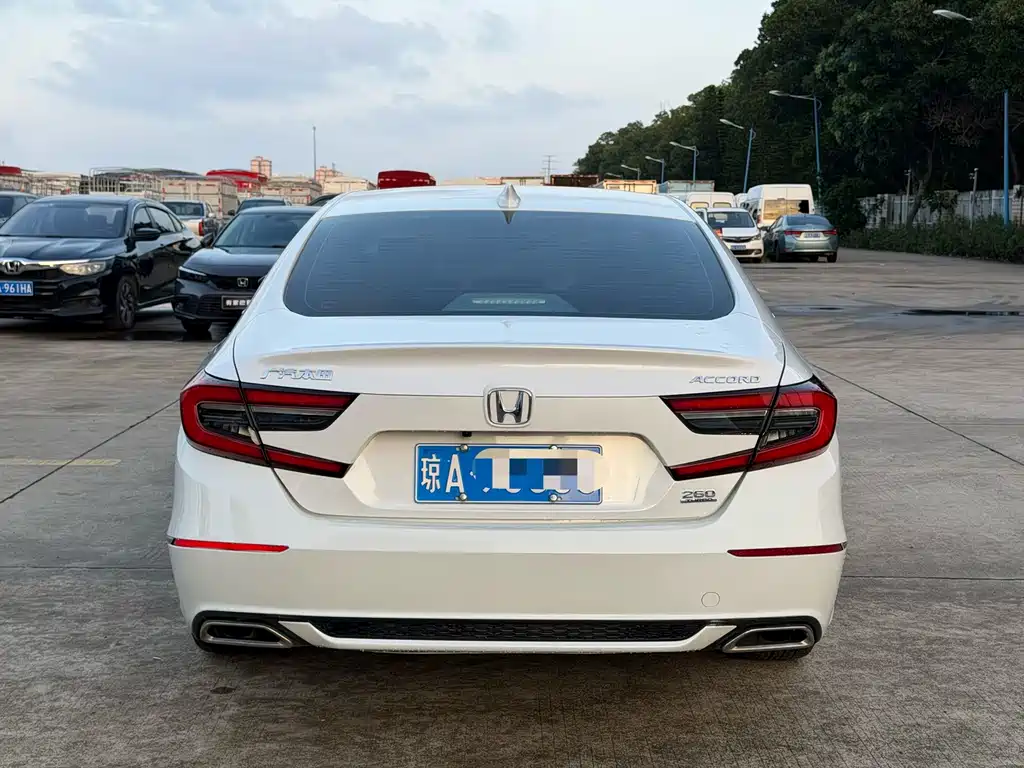 Honda Accord — фото 8