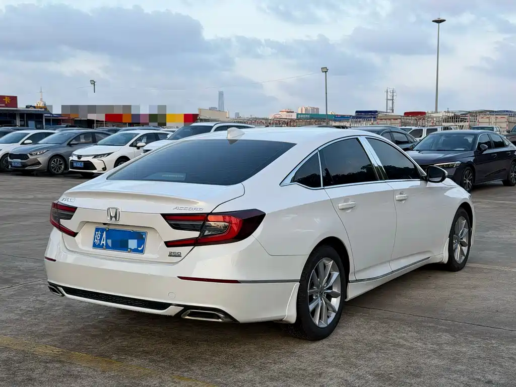 Honda Accord — фото 9