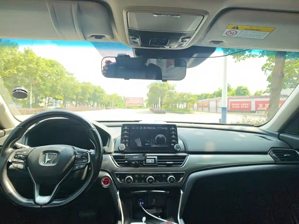 Honda Accord — фото 9