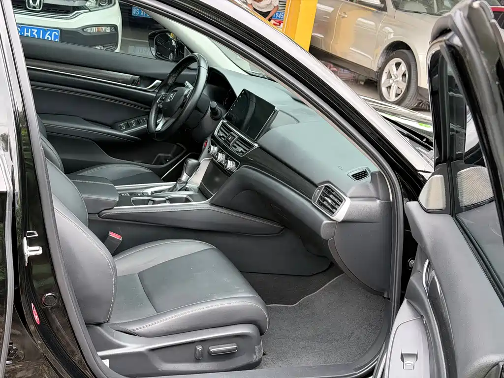 Honda Accord — фото 9