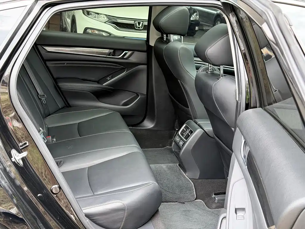 Honda Accord — фото 10