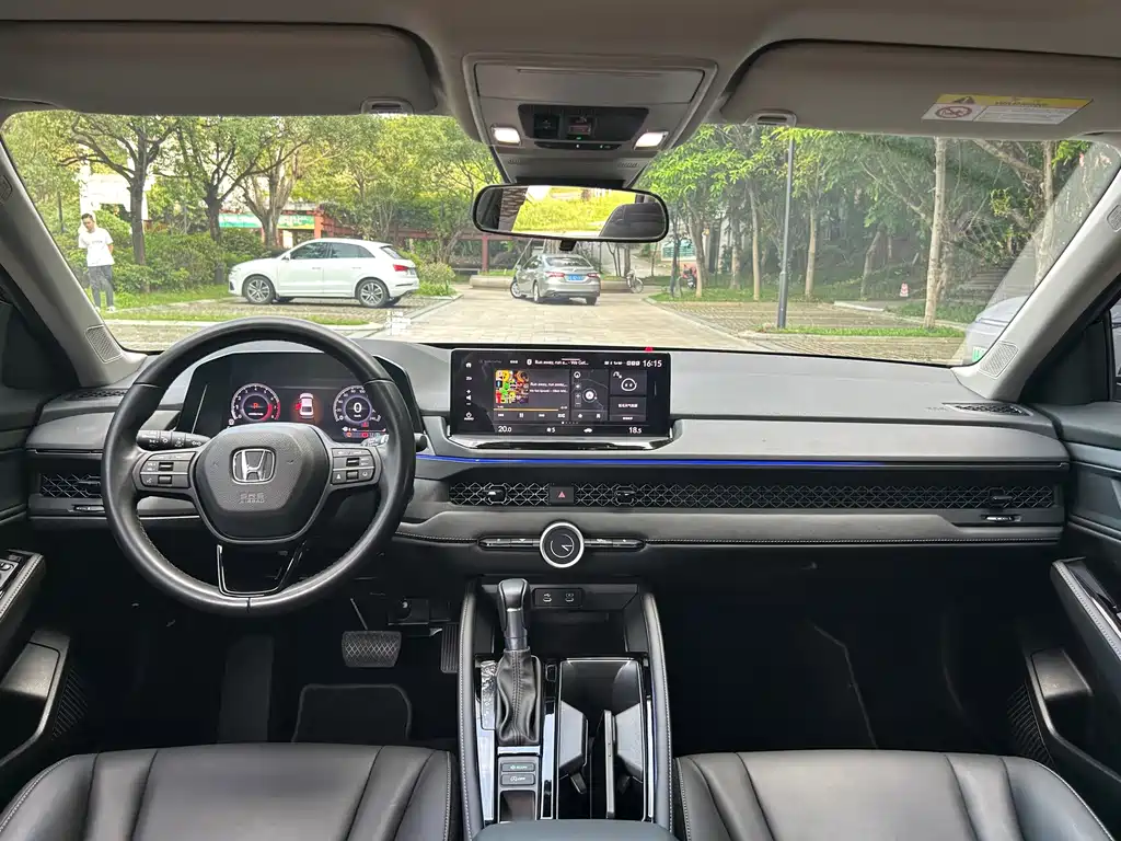 Honda Accord — фото 10