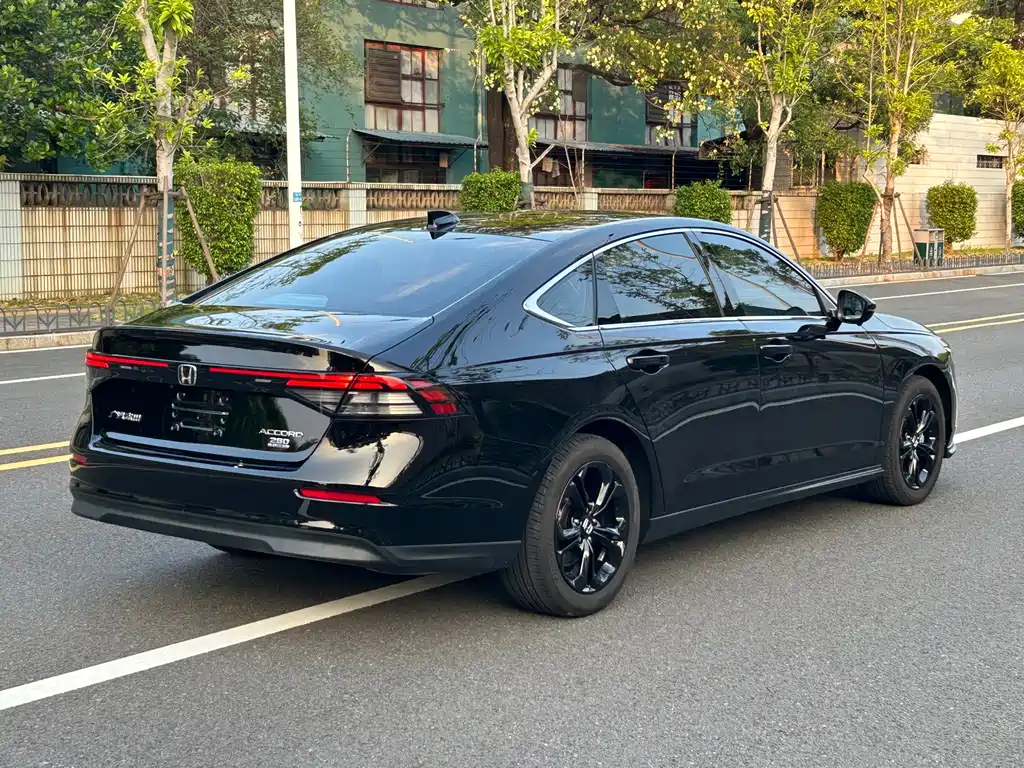 Honda Accord — фото 9