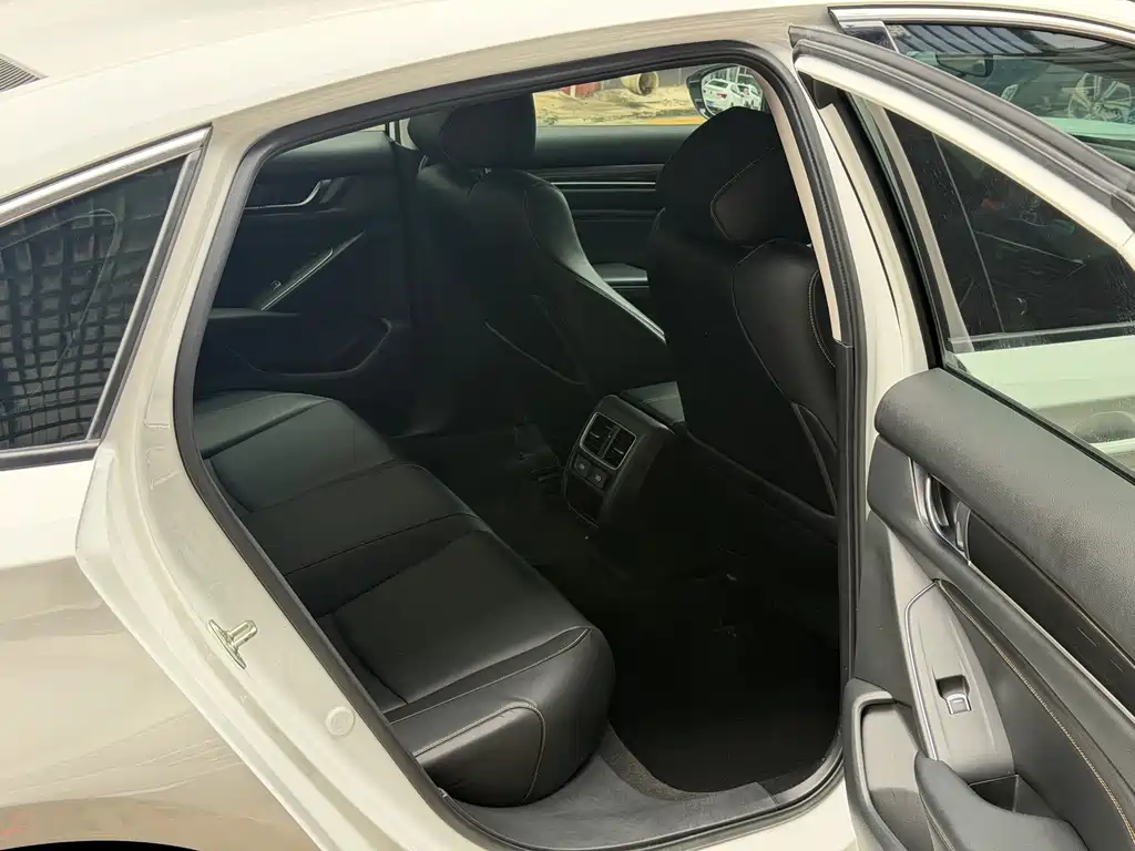 Honda Accord — фото 7