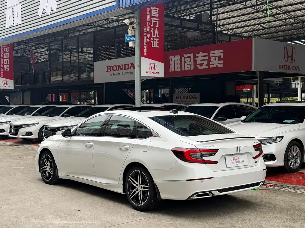 Honda Accord — фото 9