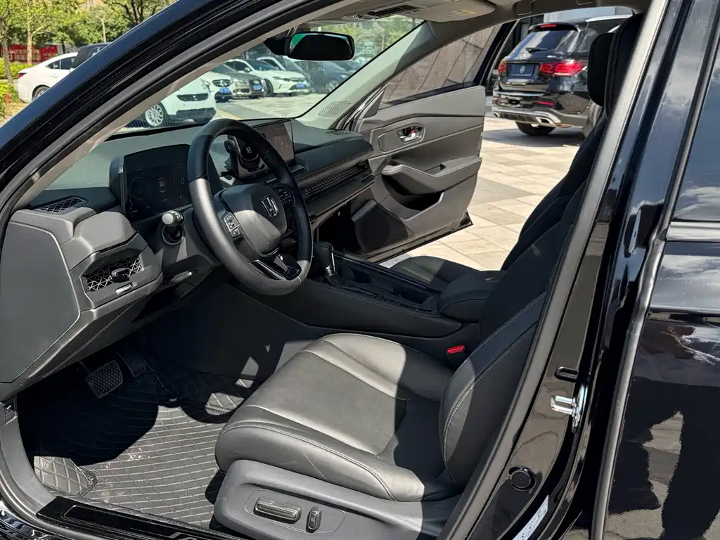 Honda Accord — фото 10