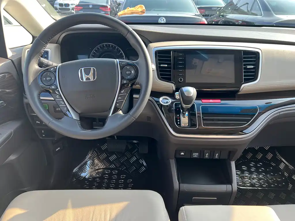 Honda Odyssey — фото 10