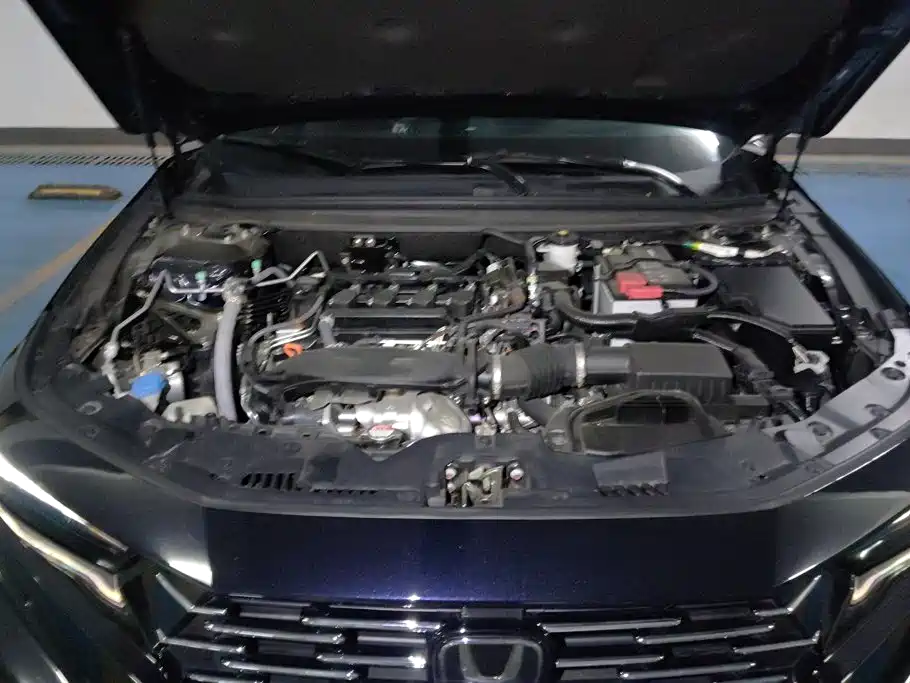 Honda Accord — фото 10