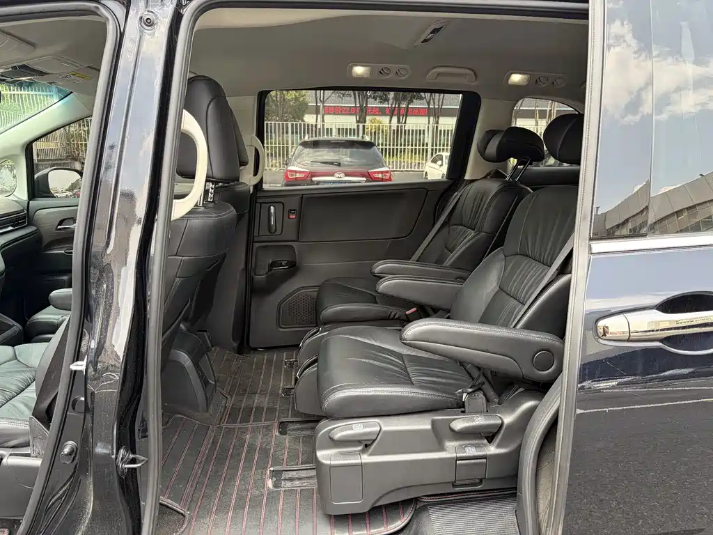 Honda Odyssey — фото 14
