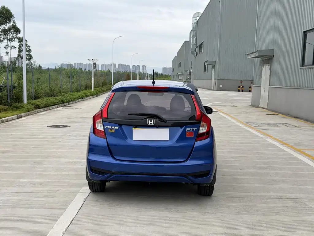 Honda Fit — фото 8