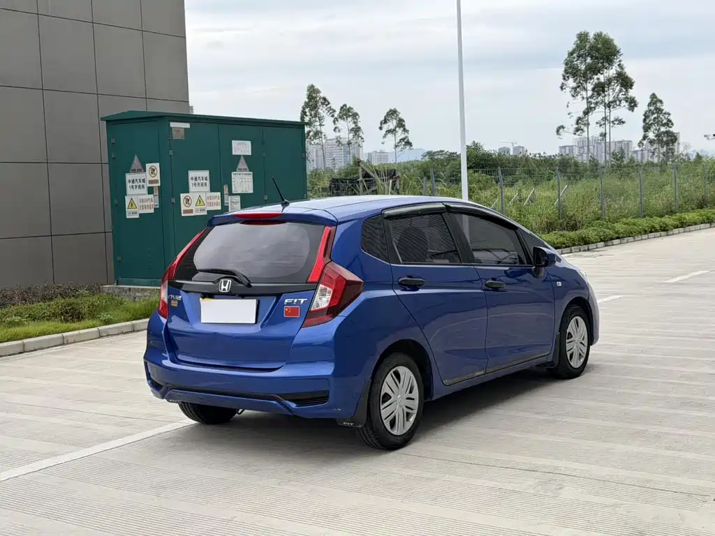 Honda Fit — фото 9