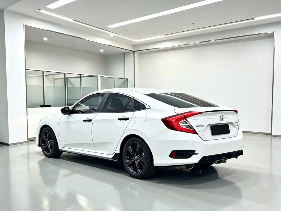 Honda Civic — фото 7