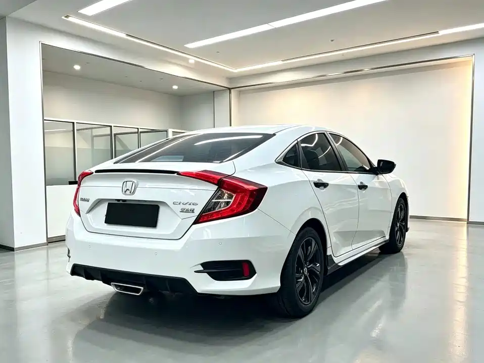 Honda Civic — фото 8