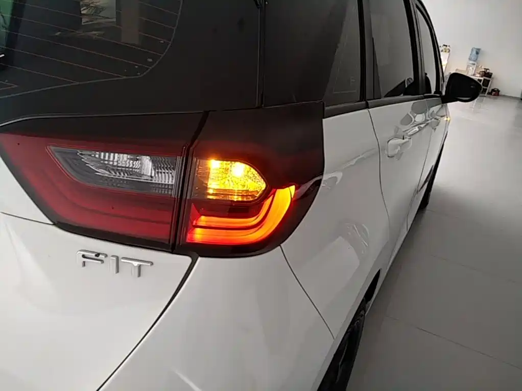 Honda Fit — фото 8