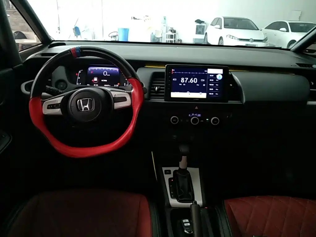 Honda Fit — фото 10