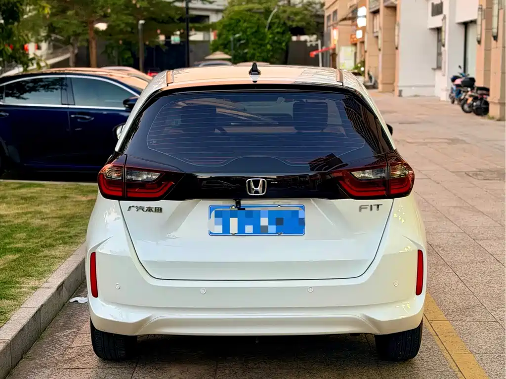Honda Fit — фото 11