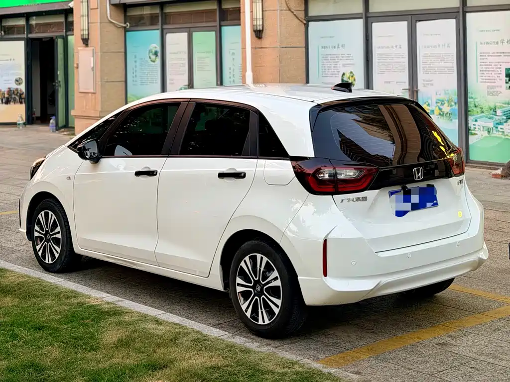 Honda Fit — фото 10