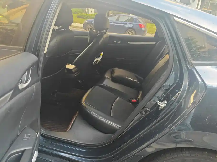 Honda Civic — фото 11