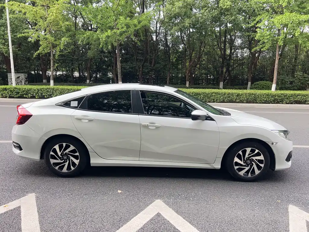 Honda Civic — фото 4