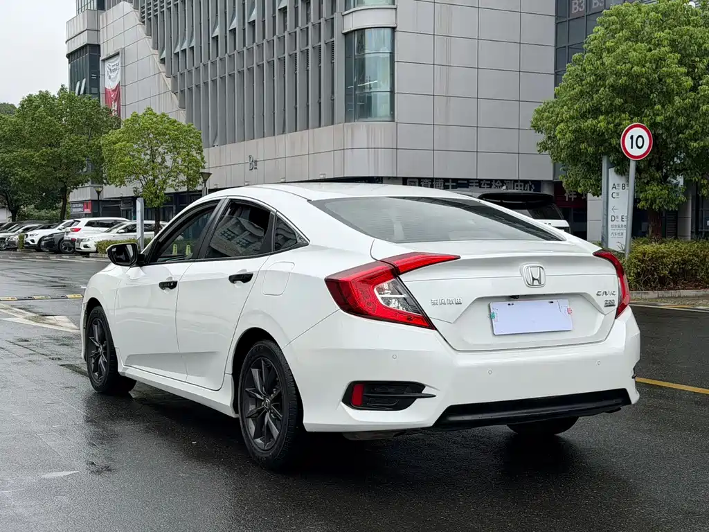 Honda Civic — фото 7