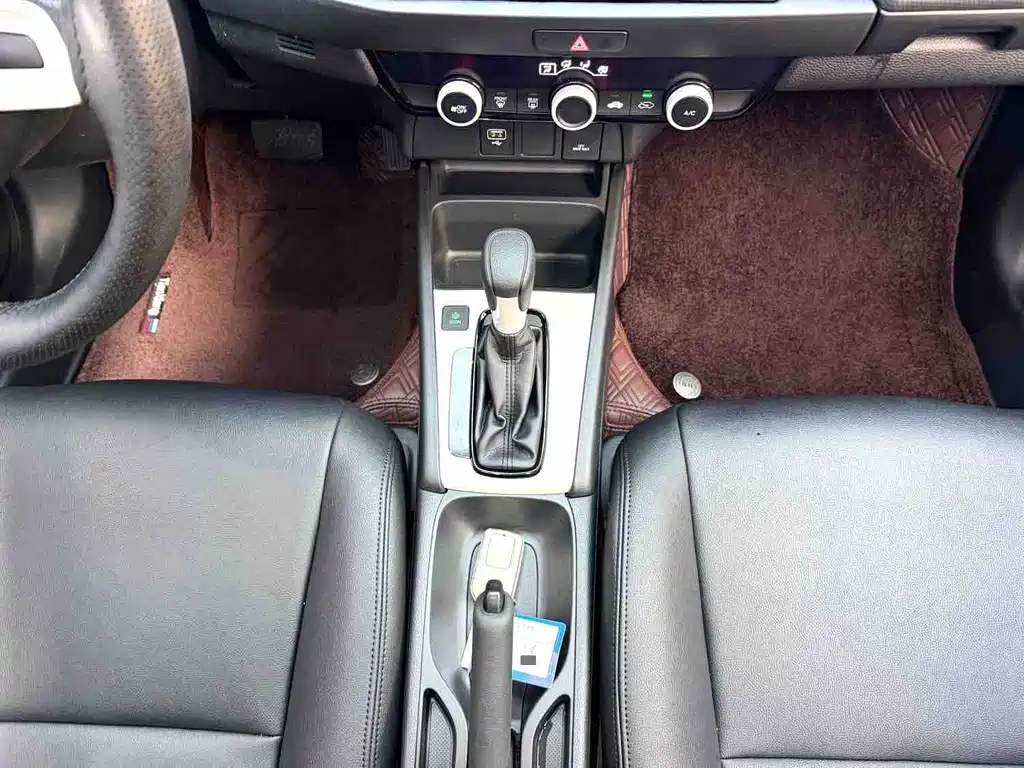 Honda Fit — фото 11