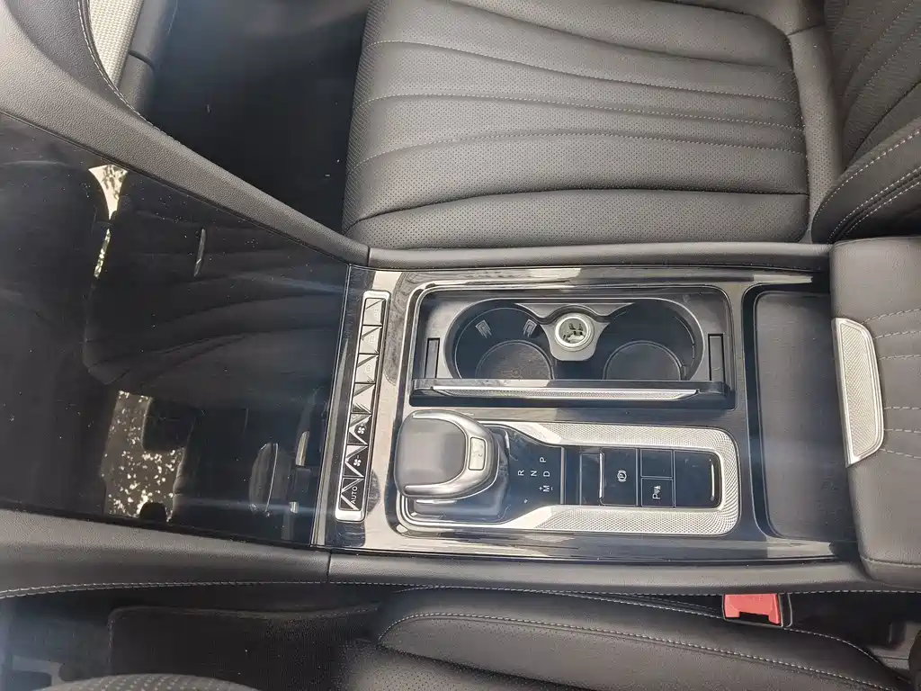 Hongqi Hongqi H5 — фото 5